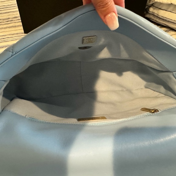 ❌ SOLD ❌ Chanel 19 Large ( 2021 )💲7️⃣0️⃣0️⃣0️⃣ - Picture 14 of 16